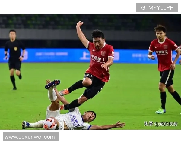 成都足球队战术争议引发热议球迷与专家各抒己见分析战术优劣 成都足球队战术争议引发热议球迷与专家各抒己见分析战术优劣