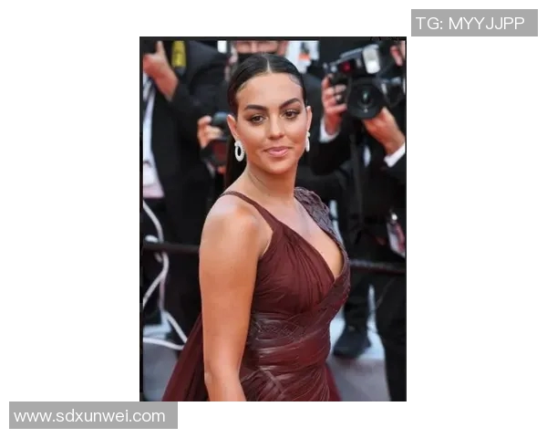 意大利足球明星与女友的浪漫生活揭秘与甜蜜瞬间分享 意大利足球明星与女友的浪漫生活揭秘与甜蜜瞬间分享