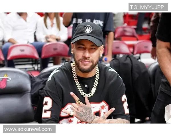 足球明星与名模女友的浪漫生活揭秘与时尚搭配技巧分享 足球明星与名模女友的浪漫生活揭秘与时尚搭配技巧分享